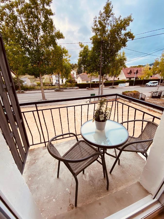 Entier Avec Parking Prive Au Calme Cosy A Etage Avec Balcon Apartment *