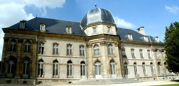 Entier Avec Parking Prive Au Calme Cosy A Etage Avec Balcon Apartment